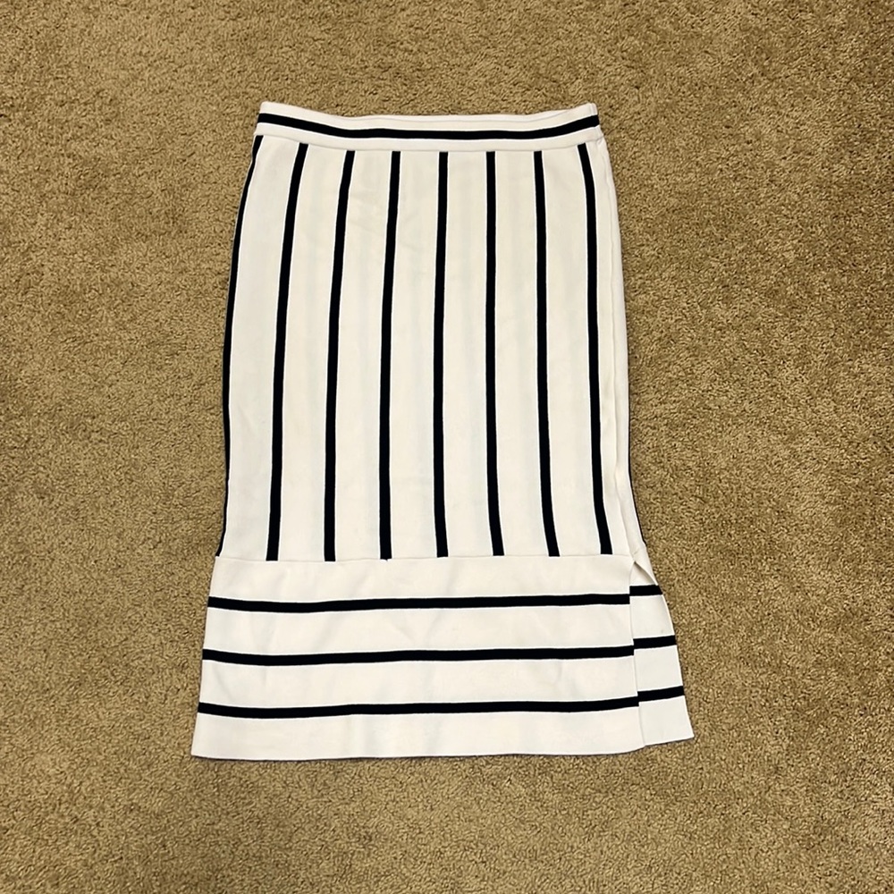 Banana Republic white and navy skirt